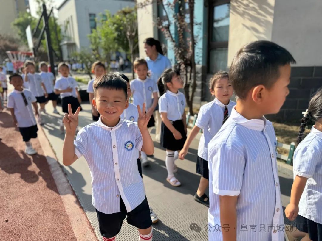 【学前教育宣传月】“初探小学 礼遇成长”——阜南县西城幼儿园大班组参观小学活动 第19张