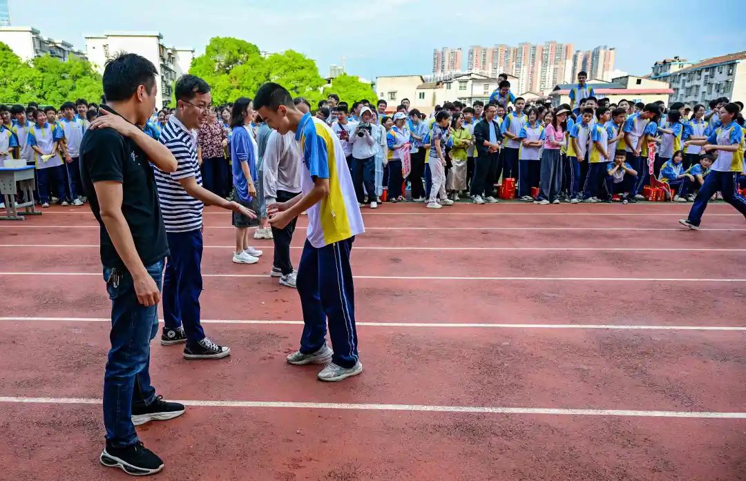 【清廉学校】减压赋能 乐赢中考——怀化市第二中举行中考考前减压活动 第22张