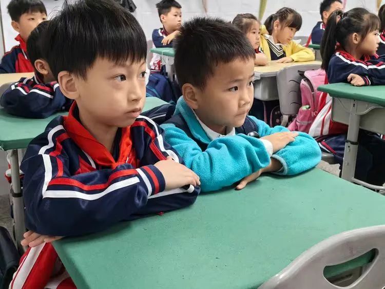 幼小衔接,与你“童”行——上饶市河海小学欢迎星河幼儿园小朋友来访参观 第37张