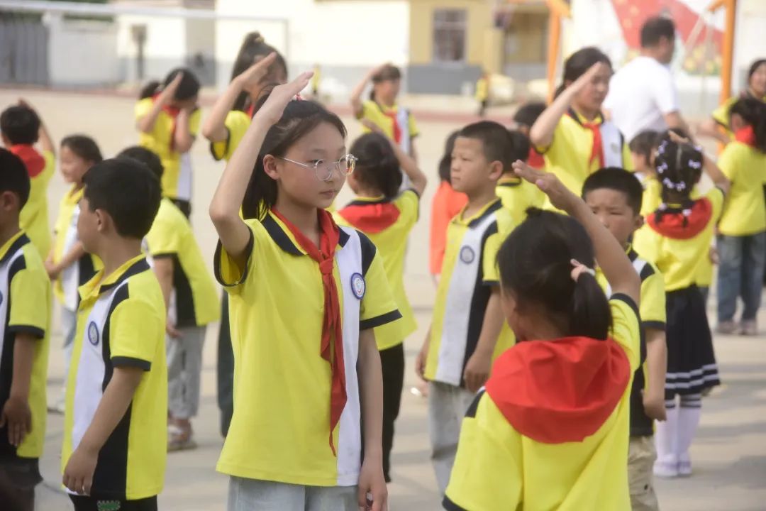 红领巾爱祖国  争做新时代好队员——城西小学一年级新队员入队仪式 第15张