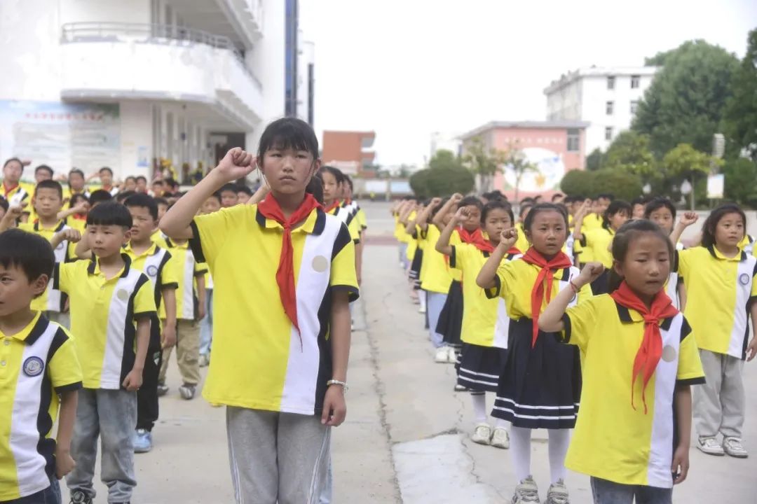 红领巾爱祖国  争做新时代好队员——城西小学一年级新队员入队仪式 第16张