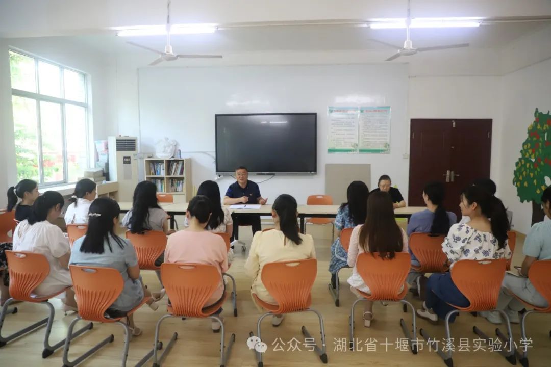 县实验小学:荆楚名师名家“送培进校” 第6张