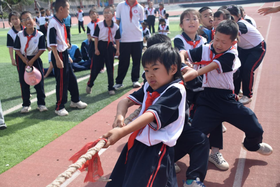 【童慧·义教优质均衡】海勃湾区滨河小学团结校区 2024年大手拉小手 弘扬蒙古马精神 春季趣味运动会 第29张