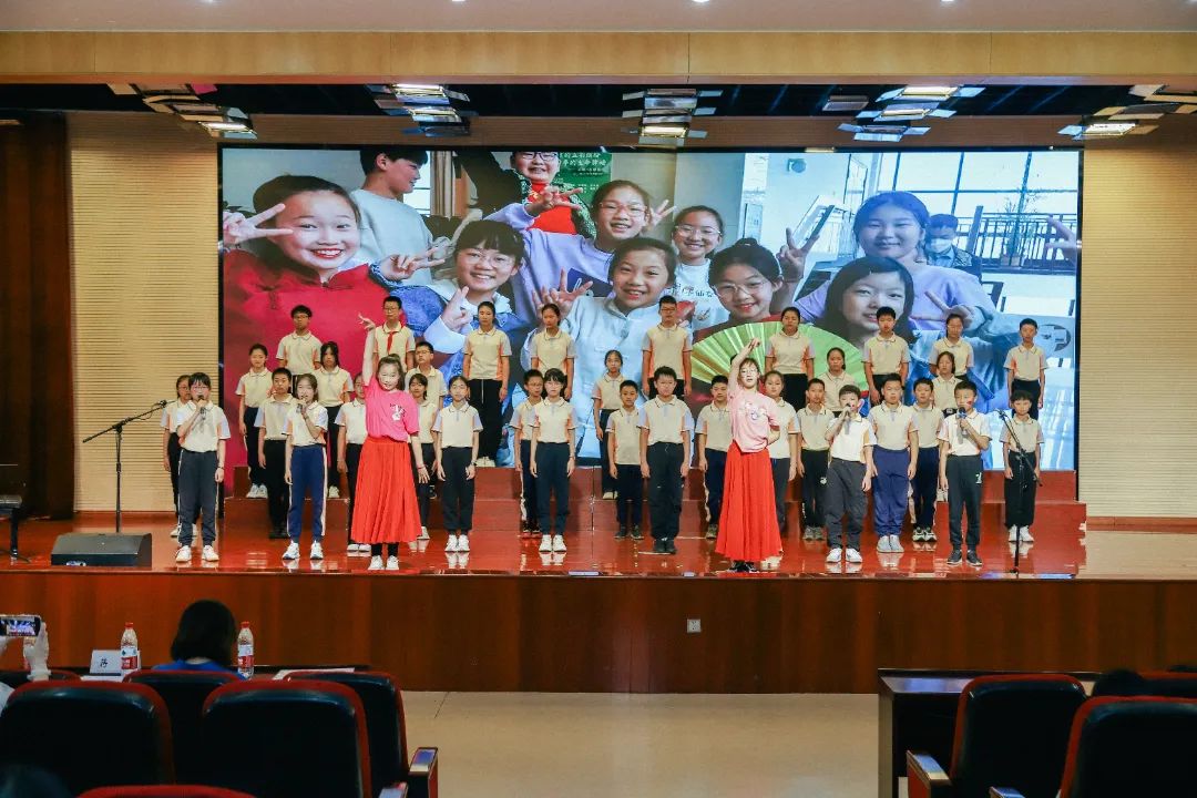 班班有歌,用爱唱响未来——龙锦小学六年级毕业系列活动暨“六一”庆祝活动 第21张