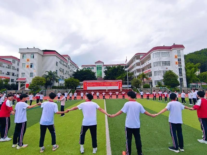 “勇往直前,决胜中考”——武平三中举行初三学生考前减压赋能拓展活动 第5张