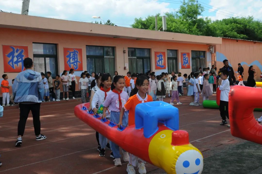 童心飞扬  快乐翱翔——中关村第一小学顺义学校“六一”儿童节嘉年华活动 第106张