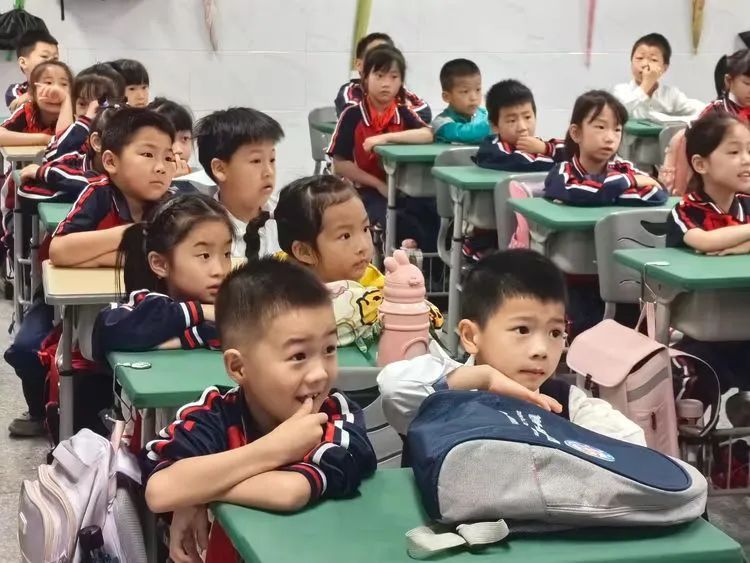 幼小衔接,与你“童”行——上饶市河海小学欢迎星河幼儿园小朋友来访参观 第41张