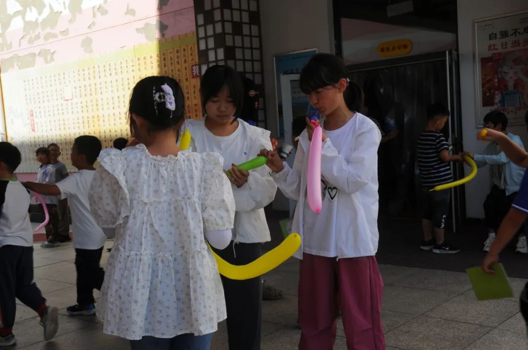 童心飞扬  快乐翱翔——中关村第一小学顺义学校“六一”儿童节嘉年华活动 第40张