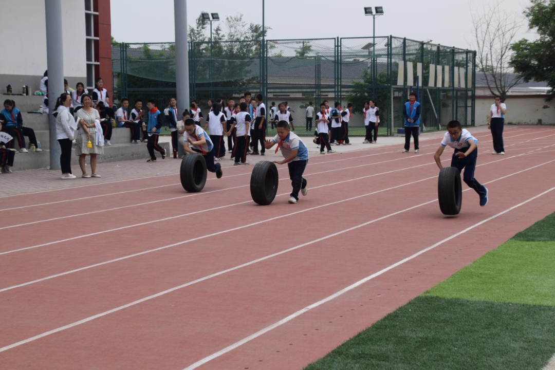 【童慧·义教优质均衡】海勃湾区滨河小学团结校区 2024年大手拉小手 弘扬蒙古马精神 春季趣味运动会 第12张