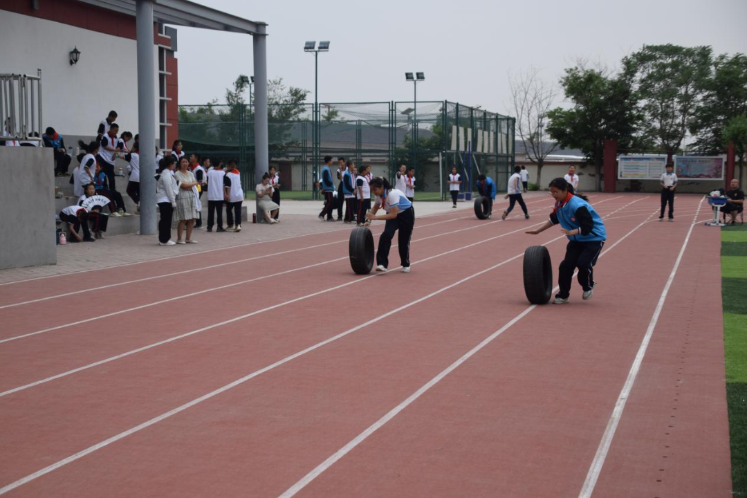 【童慧·义教优质均衡】海勃湾区滨河小学团结校区 2024年大手拉小手 弘扬蒙古马精神 春季趣味运动会 第13张