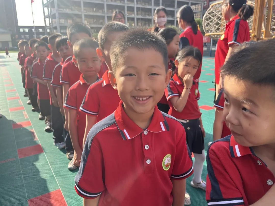 参观小学初体验  幼小衔接促成长——林州市第一实验幼儿园参观小学掠影(一) 第6张