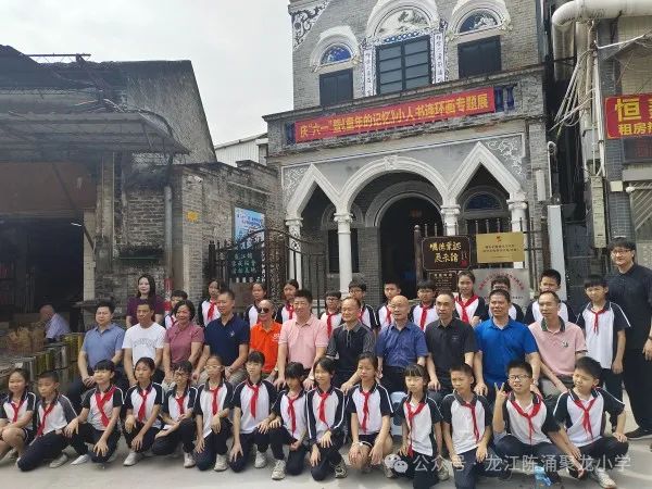 传承红色基因,共筑中国梦——陈涌聚龙小学庆“六一”小人书连环画专题展活动 第6张