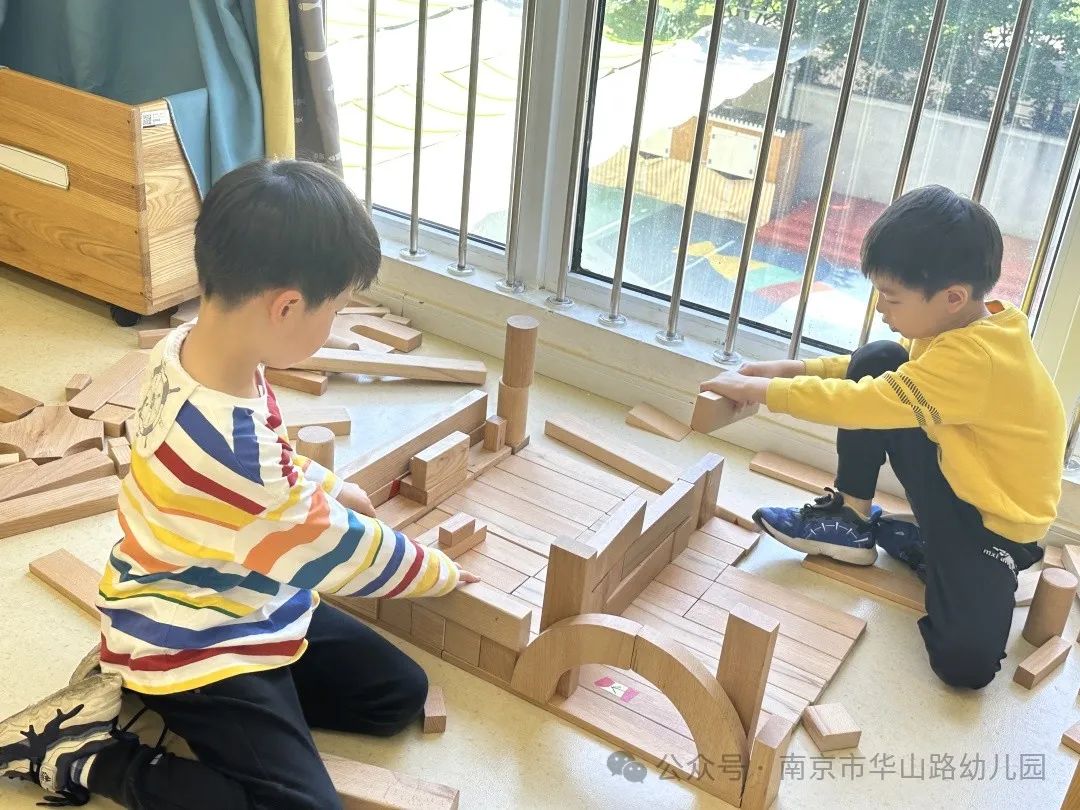 【爱生长活动】大三班:搭建小学 第8张