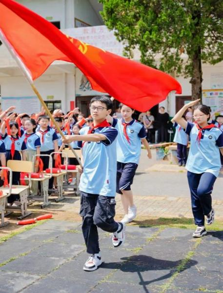 红领巾爱祖国——阳逻街第五小学教联体新队员入队仪式 第14张