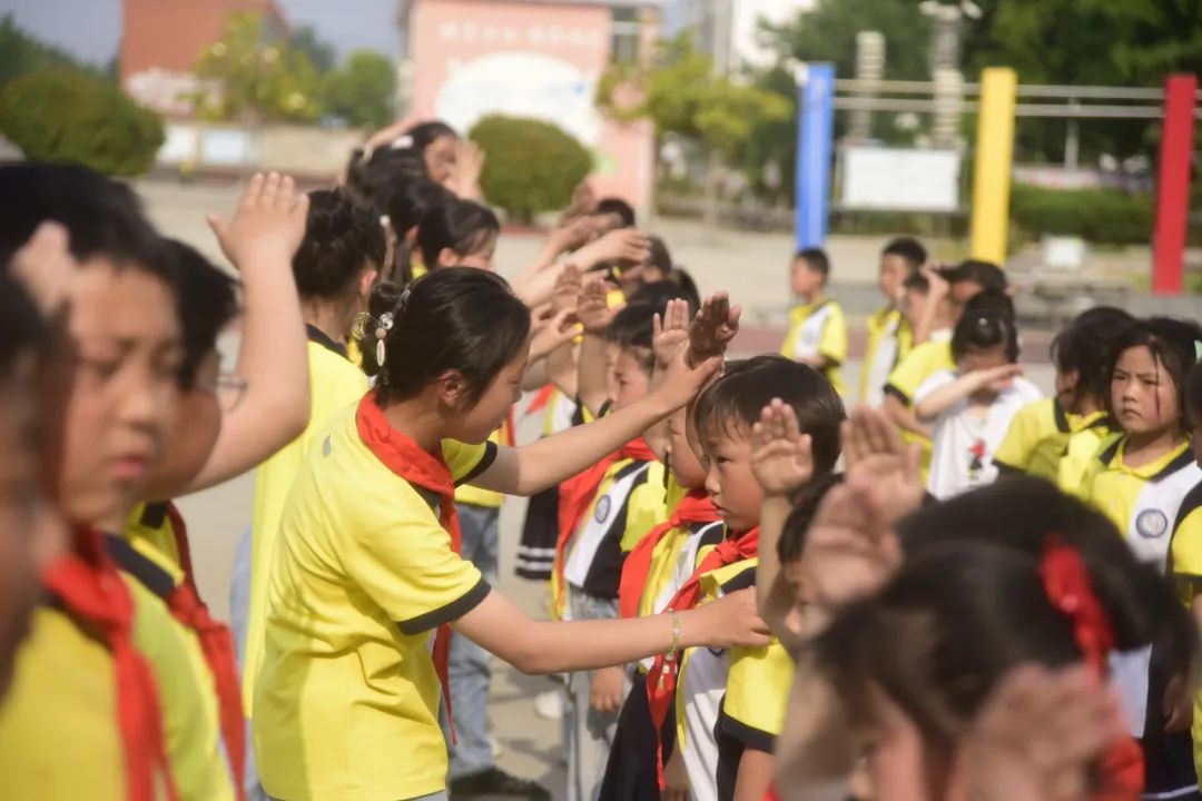 红领巾爱祖国  争做新时代好队员——城西小学一年级新队员入队仪式 第14张