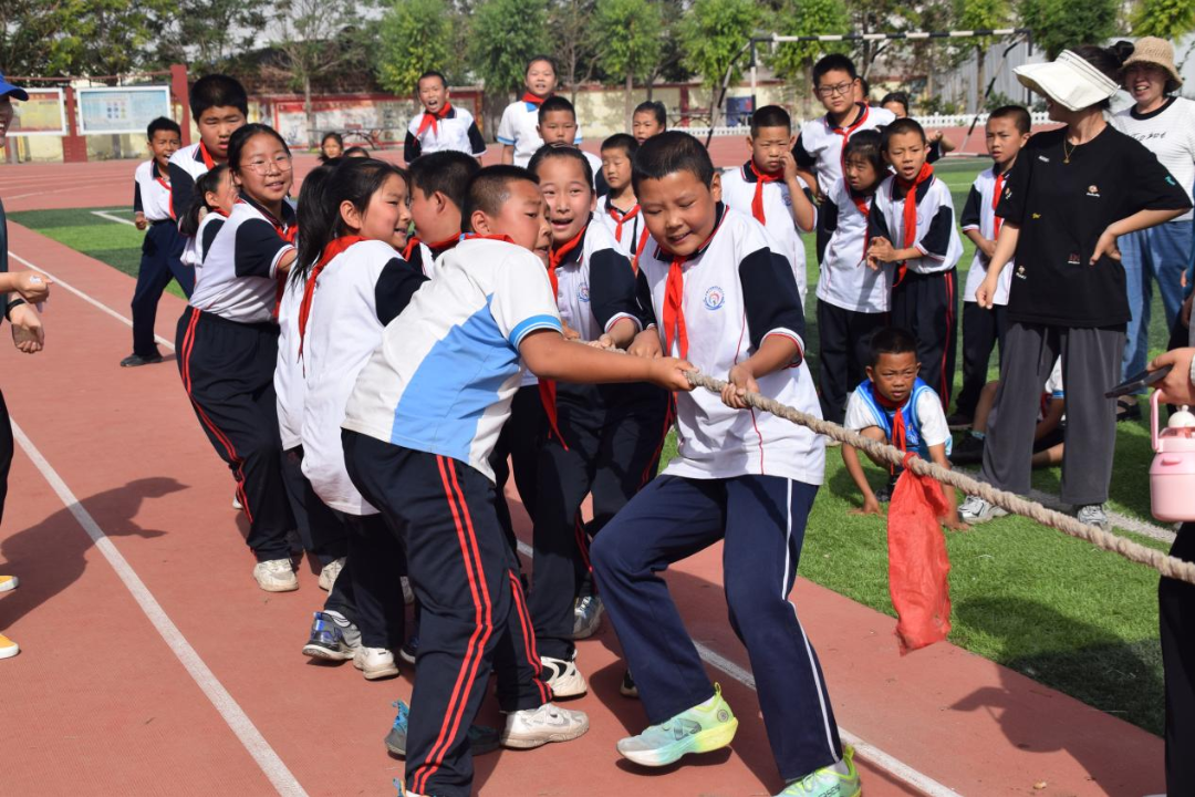 【童慧·义教优质均衡】海勃湾区滨河小学团结校区 2024年大手拉小手 弘扬蒙古马精神 春季趣味运动会 第26张