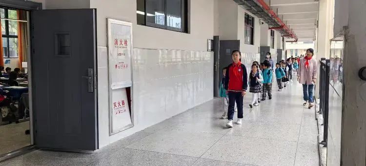 幼小衔接,与你“童”行——上饶市河海小学欢迎星河幼儿园小朋友来访参观 第16张