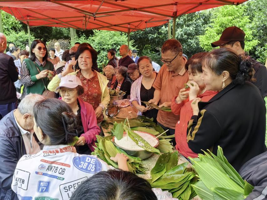 迎端午、助高考、送祝福、“粽”香传情——金海域社区党支部联合辖区共驻共建单位开展端午节活动 第5张