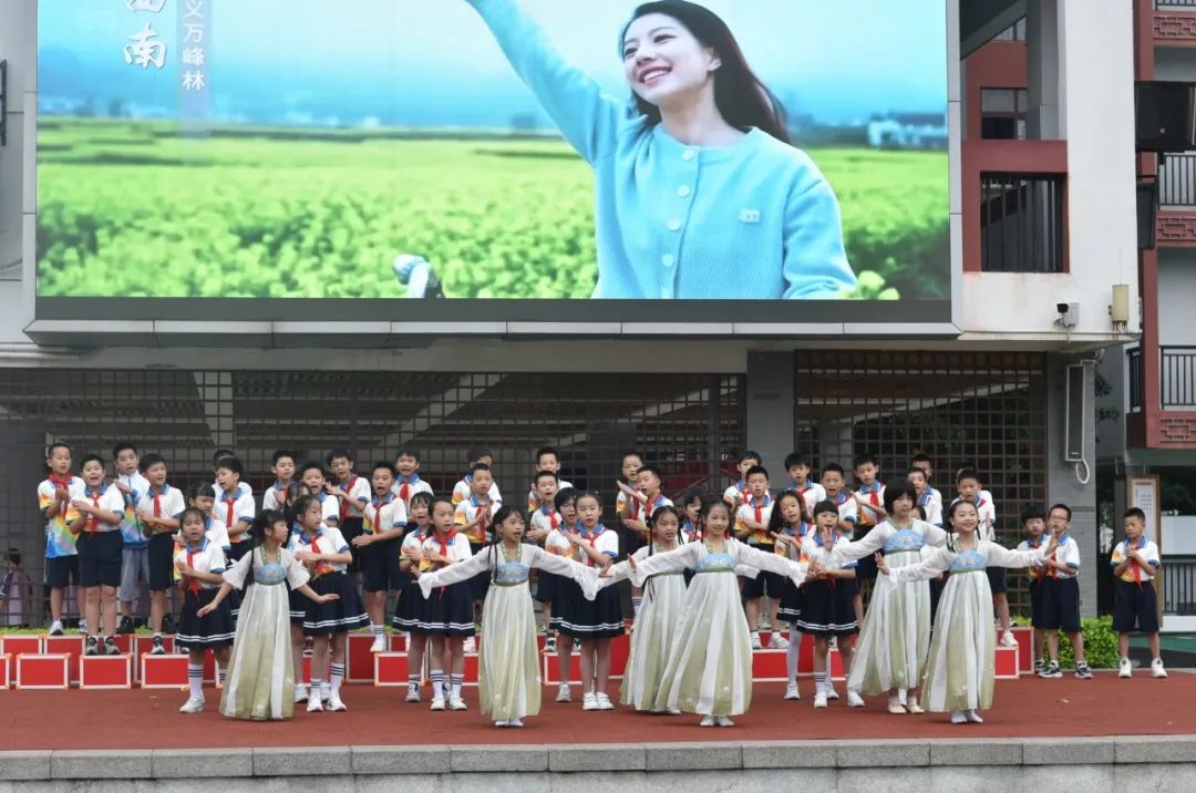 桂林市中隐小学“红领巾爱祖国 共筑中国梦”六一文艺汇演圆满落幕 第5张