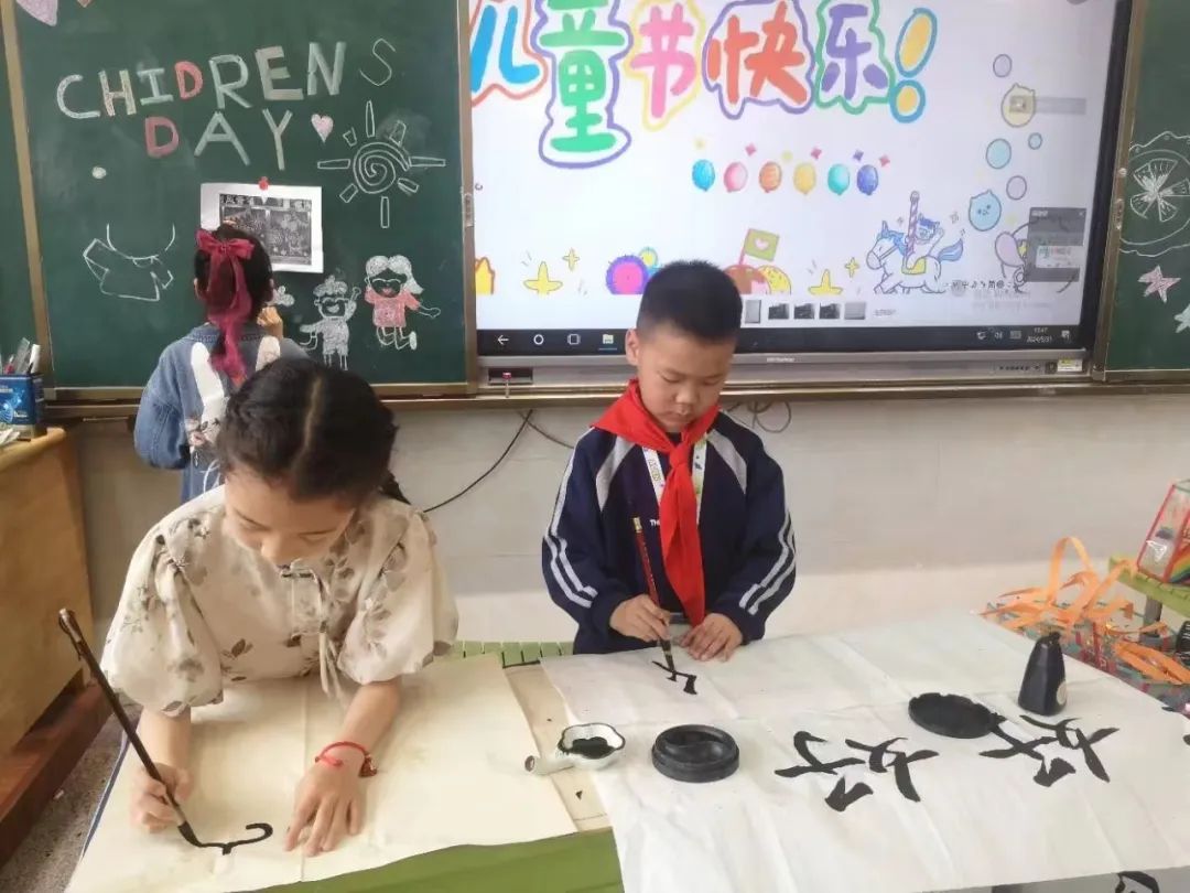 【张謇一小教育集团·五里树小学】童心欢歌  乐享六一——南通市五里树小学欢庆“六一”班级联欢 第31张