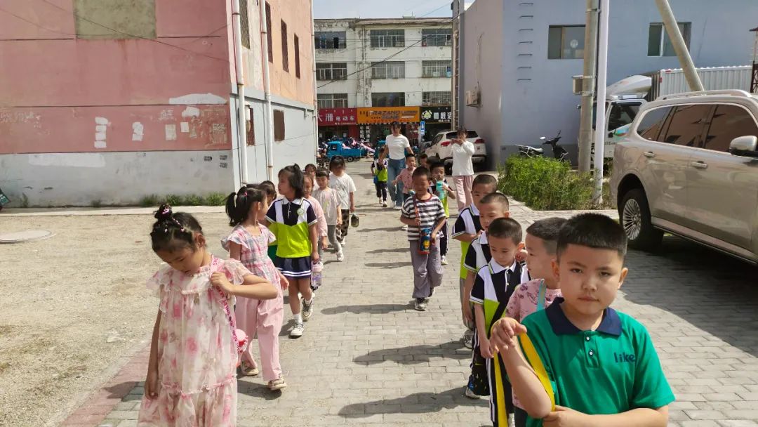 【幼小衔接】小学生活初体验——科教路幼儿园幼小衔接系列活动之参观小学 第2张