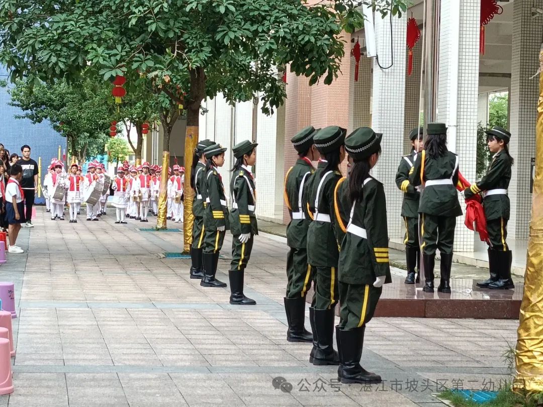 初探小学,“幼”见成长—湛江市坡头区第二幼儿园大班参观湛江市实验小学活动 第6张