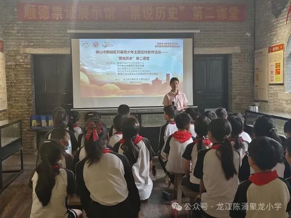 传承红色基因,共筑中国梦——陈涌聚龙小学庆“六一”小人书连环画专题展活动 第2张