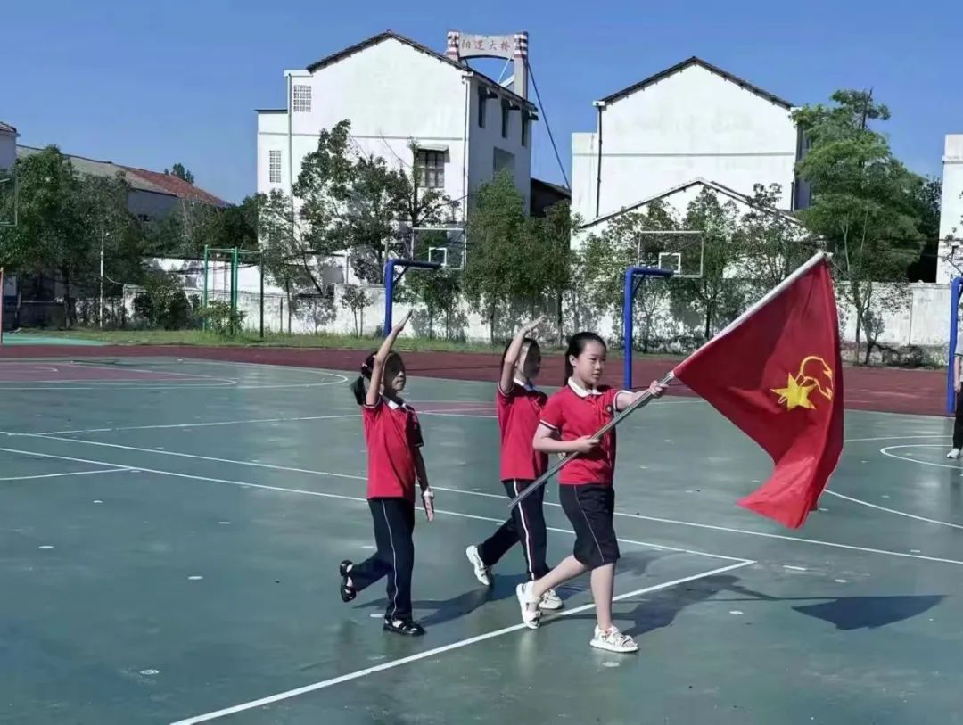 红领巾爱祖国——阳逻街第五小学教联体新队员入队仪式 第13张