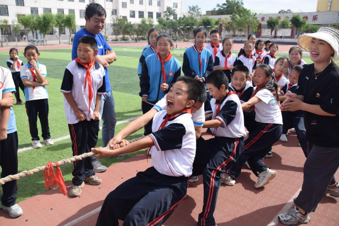 【童慧·义教优质均衡】海勃湾区滨河小学团结校区 2024年大手拉小手 弘扬蒙古马精神 春季趣味运动会 第33张