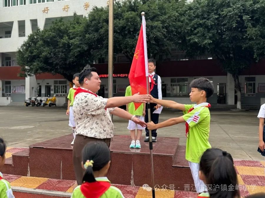 【出彩·德育】2024年金屿小学开展“红领巾爱祖国”六一儿童节系列活动——“逐梦红领巾 争做好队员”2023级首批新队员入队仪式 第34张