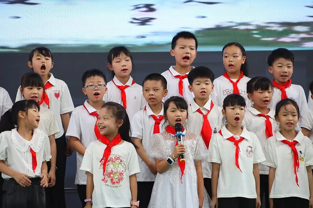 ​欢乐童年 放飞梦想 ——南安市炉山小学庆祝六一表彰大会暨文艺汇演 第28张