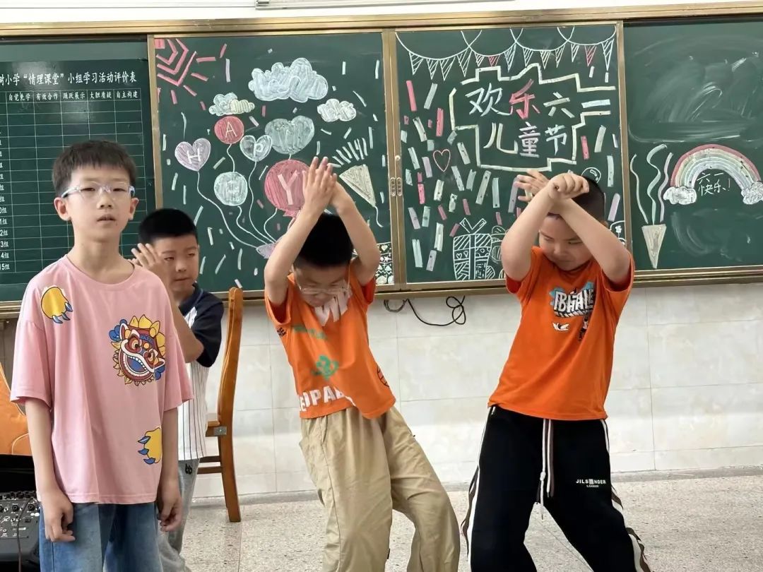 【张謇一小教育集团·五里树小学】童心欢歌  乐享六一——南通市五里树小学欢庆“六一”班级联欢 第27张