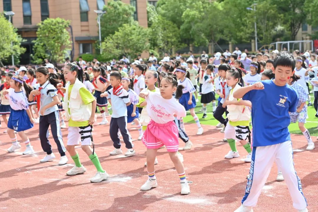 越城区元培小学举办千人街舞操比赛 第2张