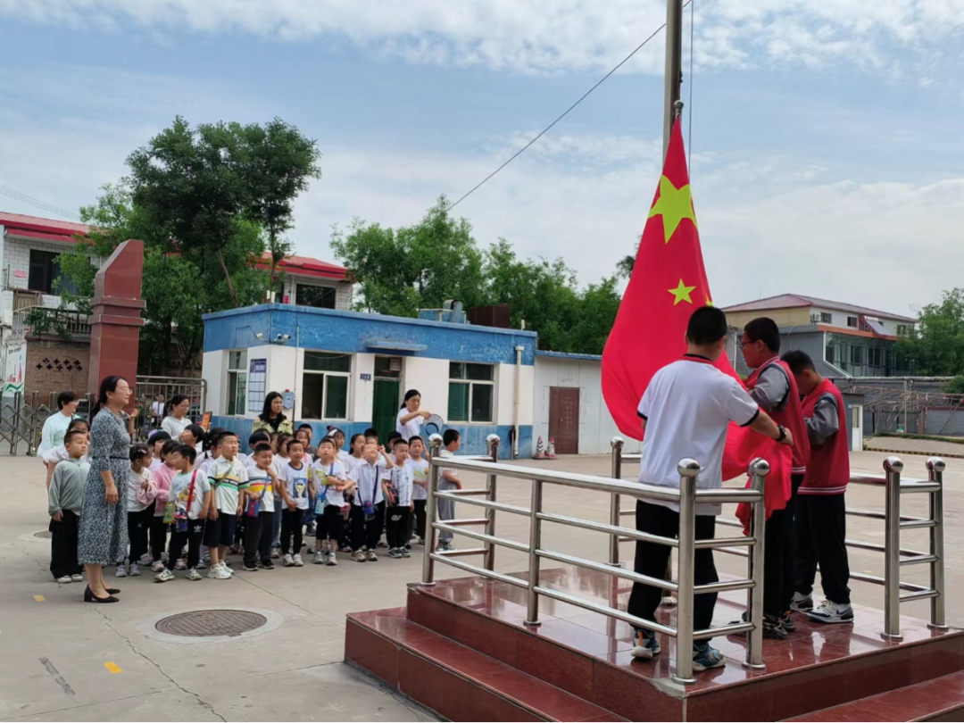 【西苑园动态】走进小学校园  科学幼小衔接 ——榆次七幼教育集团西苑园大班幼儿走进小学 第1张