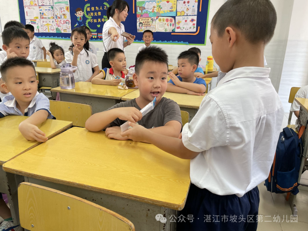 初探小学,“幼”见成长—湛江市坡头区第二幼儿园大班参观湛江市实验小学活动 第24张