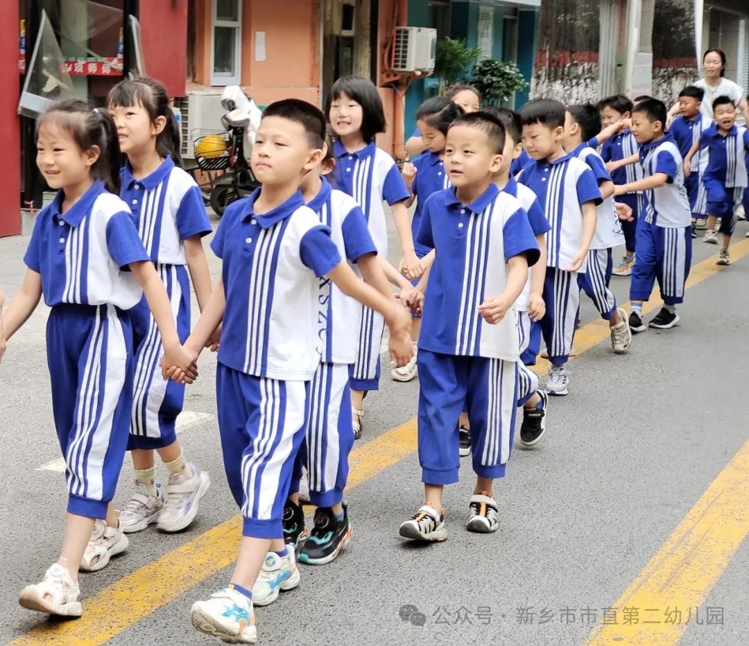 满怀憧憬 探秘小学---新乡市市直第二幼儿园参观小学活动 第4张