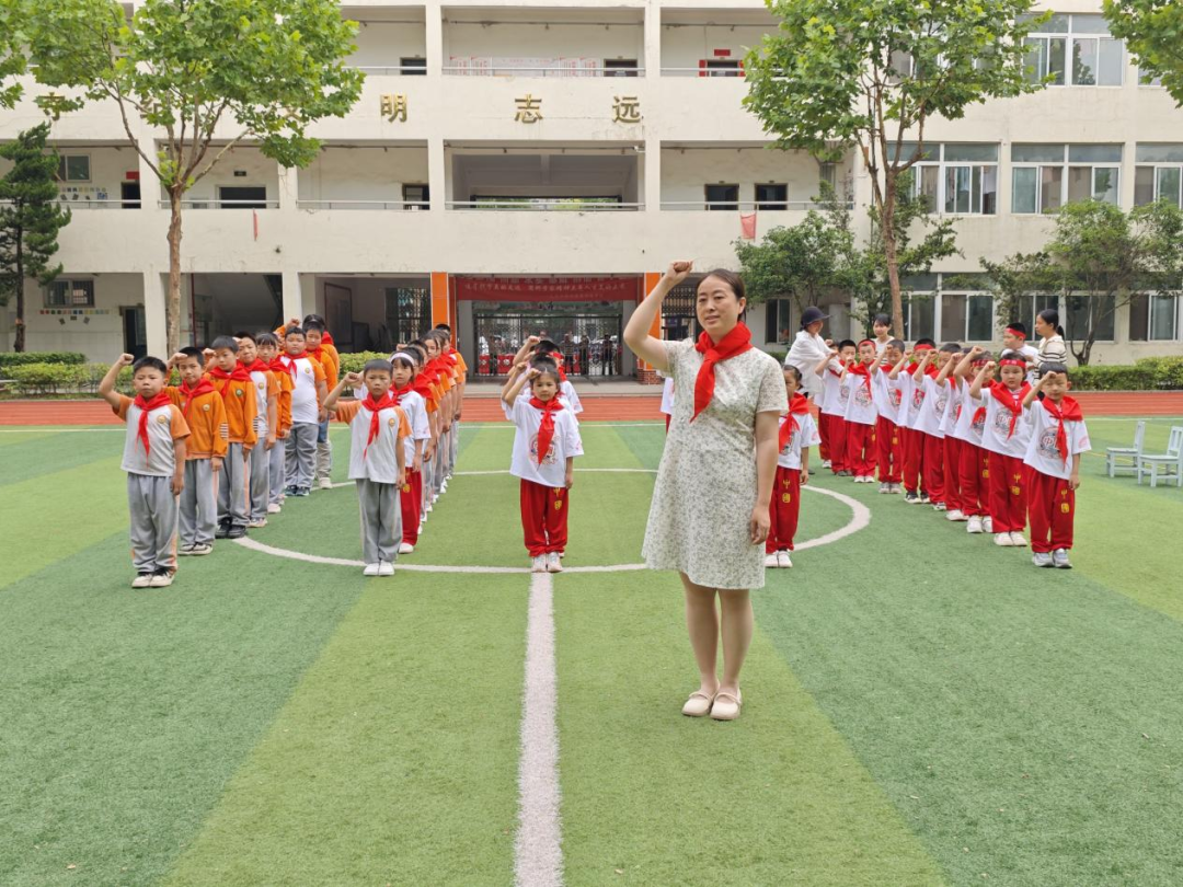 红领巾爱祖国——阳逻街第五小学教联体新队员入队仪式 第31张