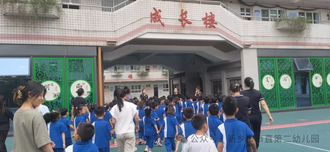 满怀憧憬 探秘小学---新乡市市直第二幼儿园参观小学活动 第8张