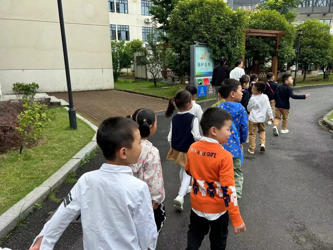 【党建+课程】初探小学,拥抱成长——上饶市信州区东都花园幼儿园参观小学活动 第30张