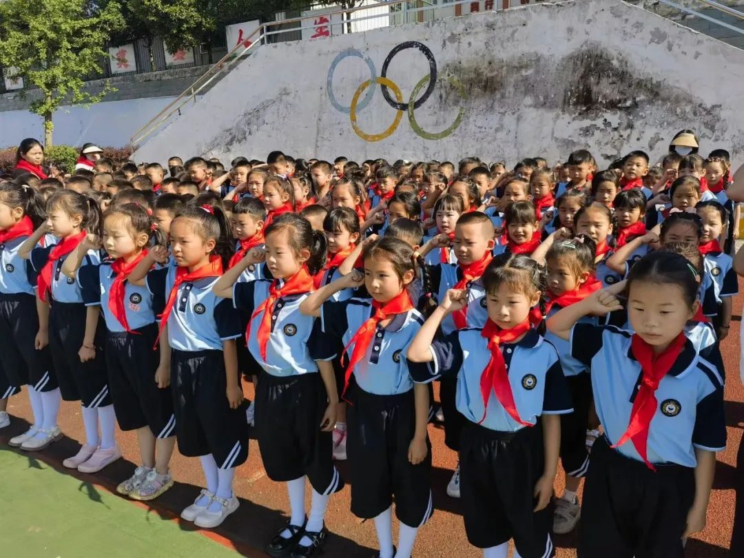 红领巾爱祖国——阳逻街第五小学教联体新队员入队仪式 第29张