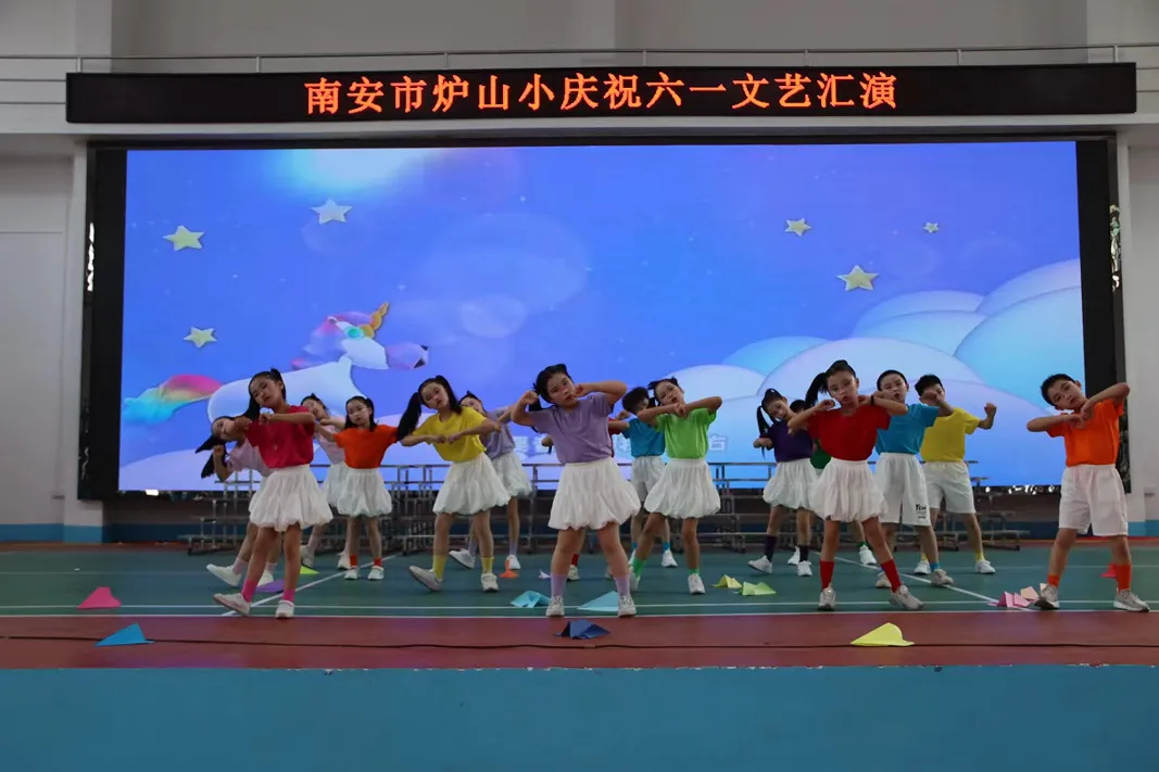 ​欢乐童年 放飞梦想 ——南安市炉山小学庆祝六一表彰大会暨文艺汇演 第43张