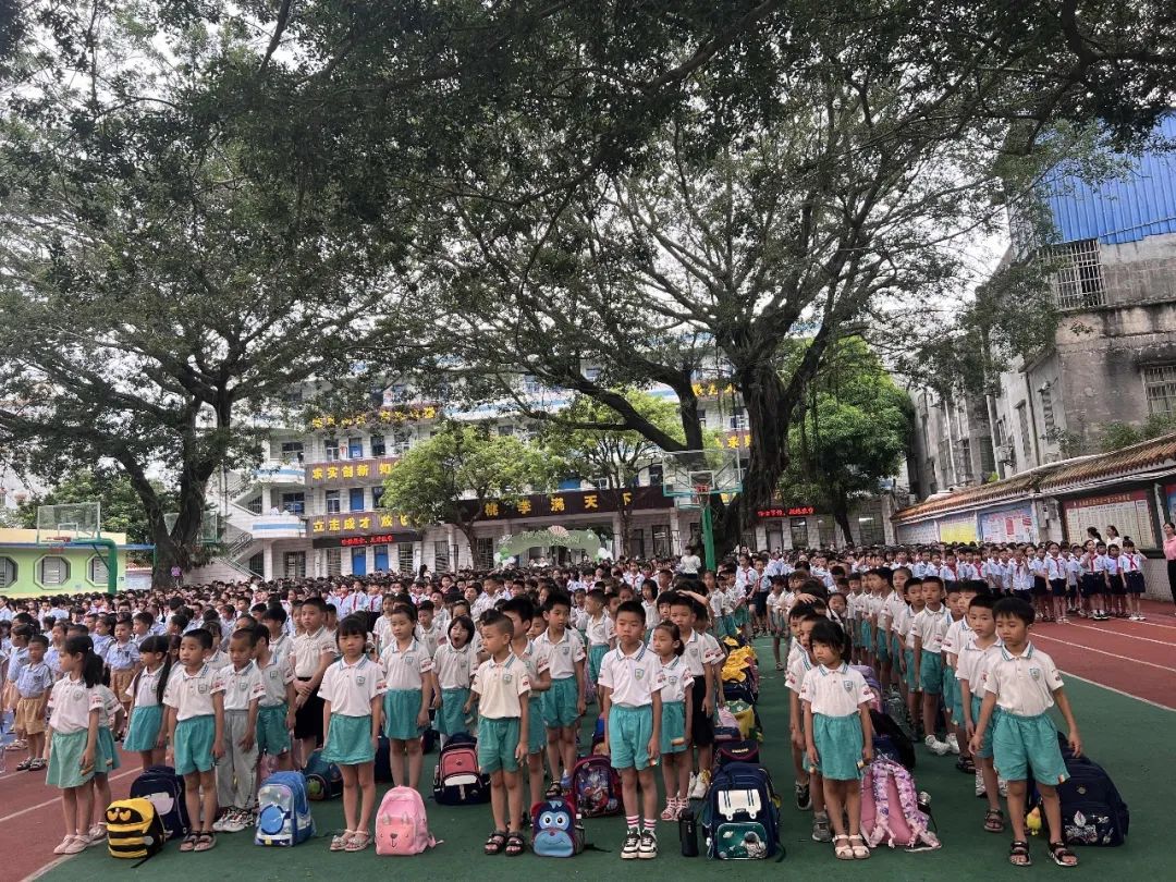 初探小学.礼遇成长——合浦县实验幼儿园开展幼小衔接系列活动之参观合浦县实验小学活动 第19张