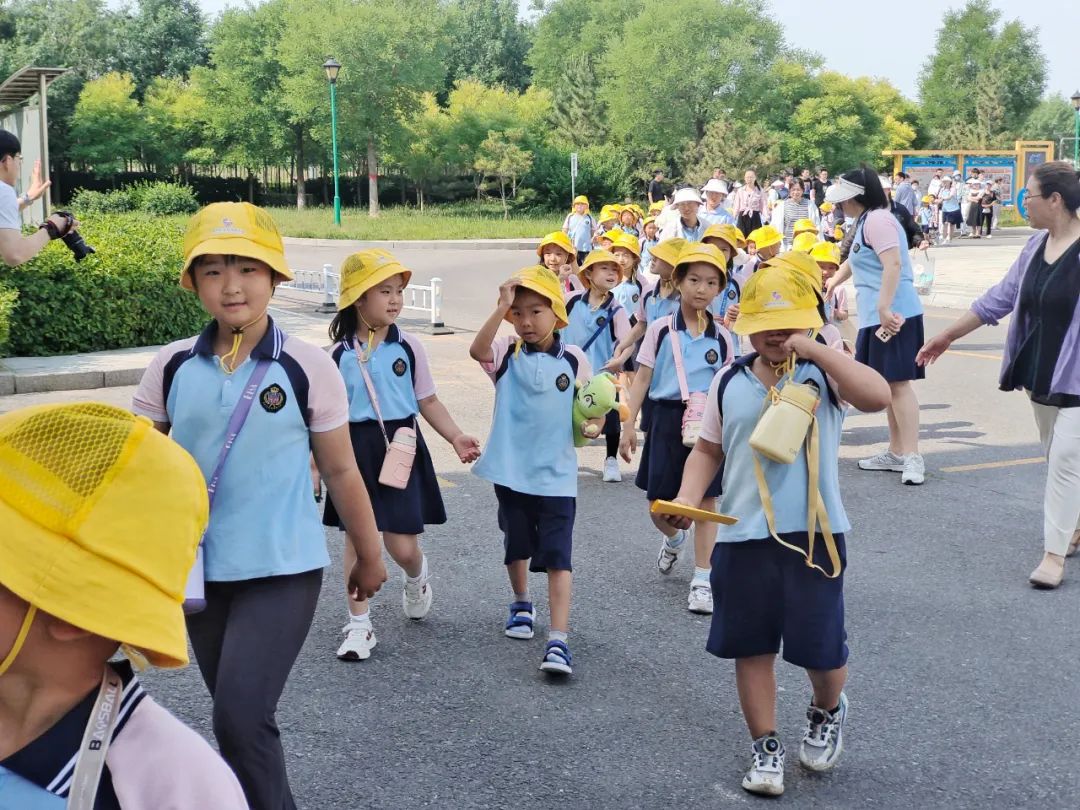 探秘小学日  筑梦向未来——魏桥创业北海幼儿园大班级部参观小学活动 第13张