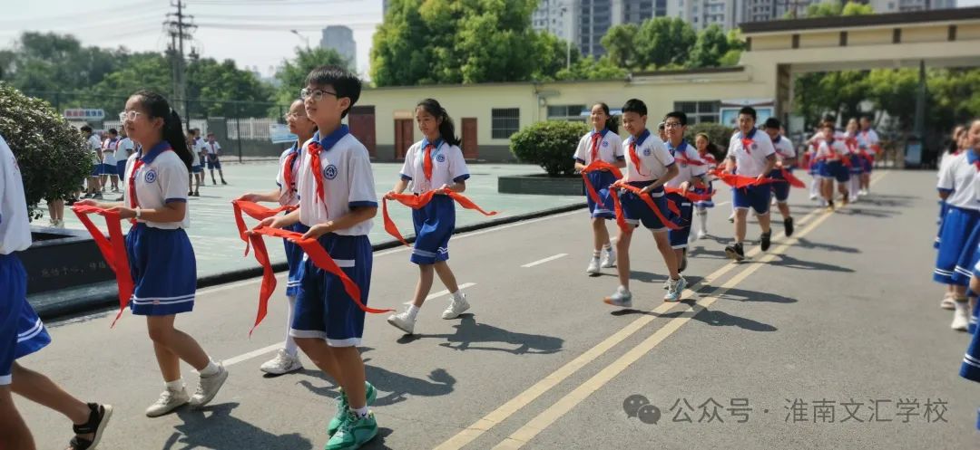 【文汇小学】童心向党,快乐六一——文汇小学2024年新队员入队啦! 第11张