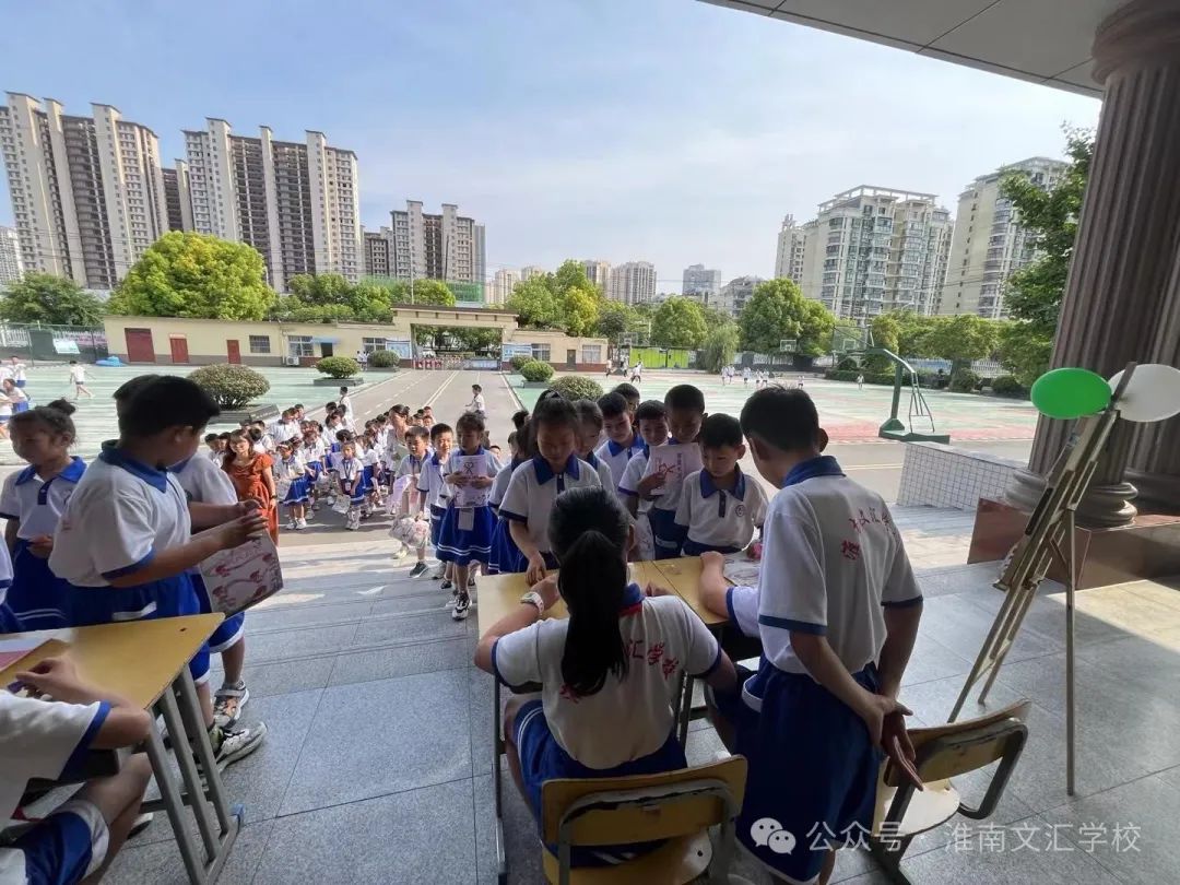 【文汇小学】童心向党,快乐六一——文汇小学2024年新队员入队啦! 第6张