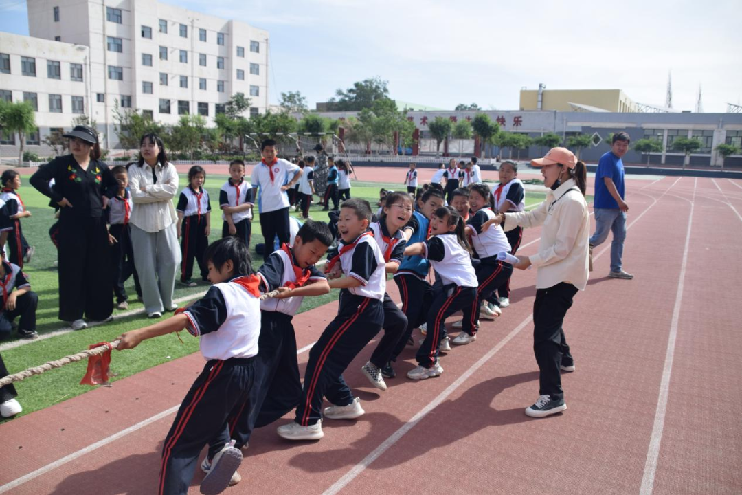 【童慧·义教优质均衡】海勃湾区滨河小学团结校区 2024年大手拉小手 弘扬蒙古马精神 春季趣味运动会 第27张