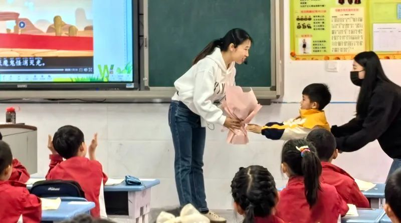 【学前教育宣传月】走呀,“趣”小学——茗溪中心幼儿园大班幼儿走进小学活动 第22张