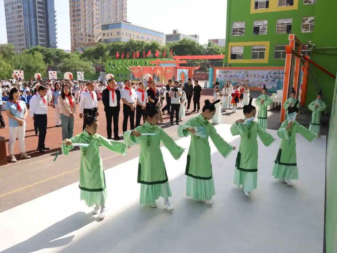 【离石区龙凤小学】星辰大海 共同奔赴——庆祝六一国际儿童节节目展演暨慰问活动 第23张