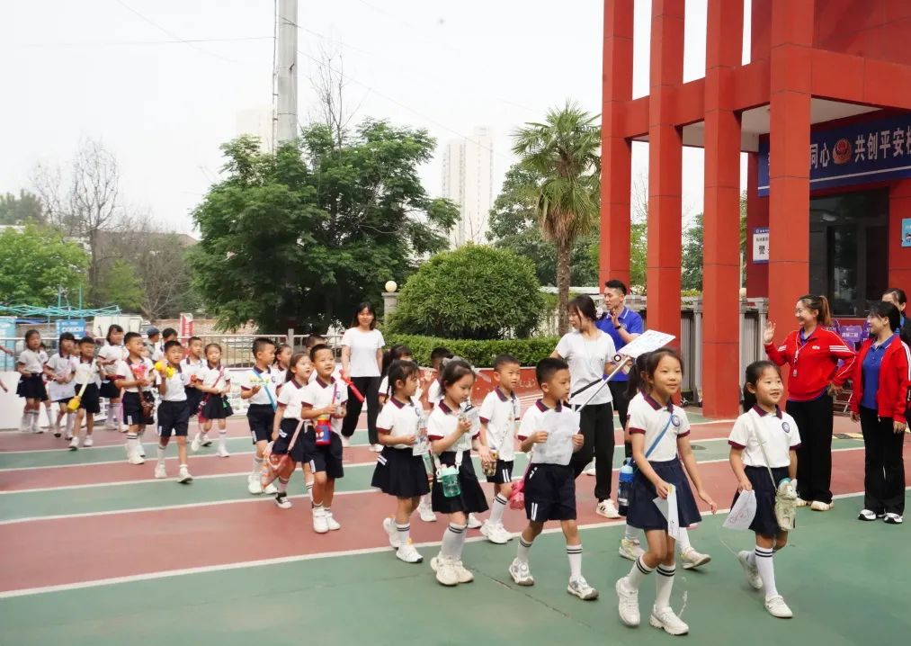 【滴宝园·幼小衔接】小学初体验  幼小零衔接 ——咸阳市秦都区育英名桥幼儿园大班幼小衔接活动 第22张