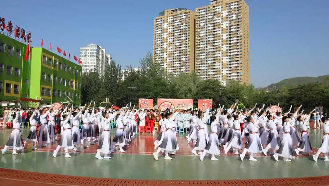 【离石区龙凤小学】星辰大海 共同奔赴——庆祝六一国际儿童节节目展演暨慰问活动 第38张